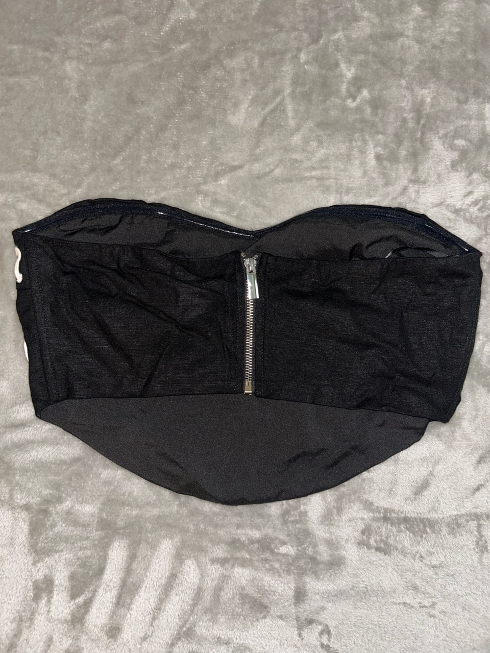 Forever 21 Black and white embroidered crop top - Picture 3 of 4